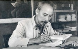 Lựa chọn, sử dụng cán bộ, đảng viên theo tư tưởng Hồ Chí Minh